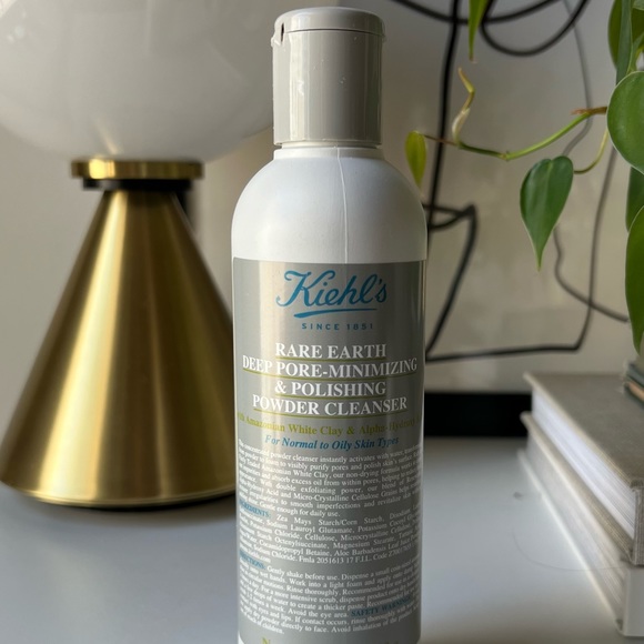 Kiehl’s Rare Earth Powder Cleanser - Picture 1 of 3